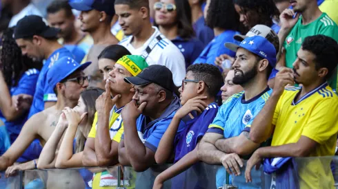 MG - BELO HORIZONTE - 05/11/2023 - BRASILEIRO A 2023, CRUZEIRO X INTERNACIONAL - Torcida do Cruzeiro lamenta situacao da equipe, xinga equipe e Ronaldo durante partida contra Internacional no estadio Mineirao pelo campeonato Brasileiro A 2023. Foto: Gilson Lobo/AGIF