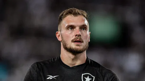 Lucas Perri passa por má fase no Botafogo. Foto: Thiago Ribeiro/AGIF
