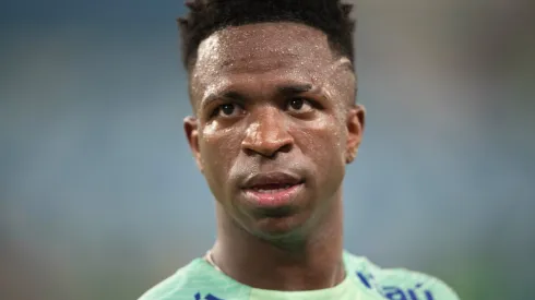 Vinicius Junior sofreu lesão jogando pela Seleção Brasileira. Foto: Gil Gomes/AGIF