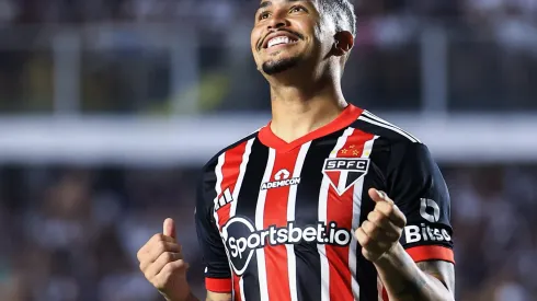 Luciano jogador do São Paulo lamenta durante partida contra o Santos no estadio Vila Belmiro pelo campeonato Brasileiro A 2023. Foto: Marcello Zambrana/AGIF