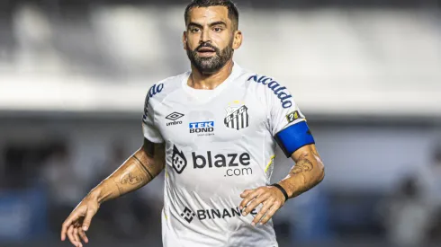 Rincón, jogador do Santos, em ação contra o São Paulo - Foto: Abner Dourado/AGIF