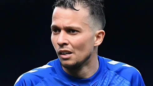 Foto: Nathan Stirk/Getty Images - Bernard quando defendia o Everton, da Inglaterra, em partida amistosa