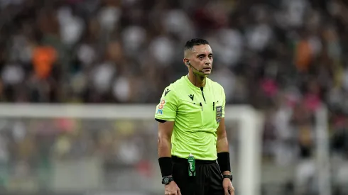 Foto: Thiago Ribeiro/AGIF - Árbitro explicou punição a Cano