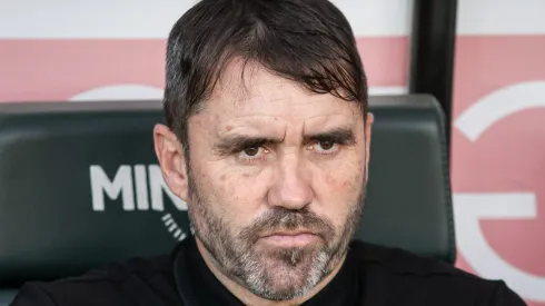 Eduardo Coudet tecnico do Internacional durante partida contra o Cruzeiro no estadio Mineirao pelo campeonato Brasileiro A 2023. Foto: Fernando Moreno/AGIF
