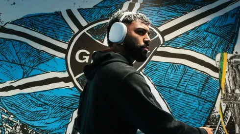 Gabigol camisa 10 do Flamengo em partida na Arena do Grêmio