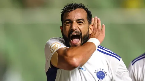 Henrique Dourado jogador do Cruzeiro comemora seu gol durante partida contra o America-MG no estadio Independencia pelo campeonato BRASILEIRO A 2023. Foto: Gilson Junio/AGIF
