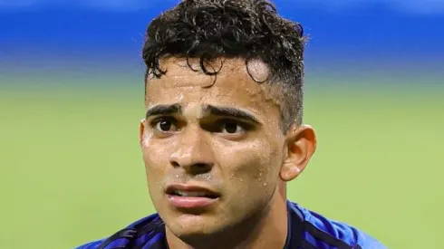 Bruno Rodrigues, jogador do Cruzeiro, lamenta durante partida contra o Athletico-PR no estadio Mineirao pelo campeonato Brasileiro A 2023. Foto: Gilson Lobo/AGIF
