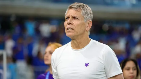 Paulo Autuori, técnico do Cruzeiro, durante partida contra o Athletico-PR no Mineirão pelo Campeonato Brasileiro – Foto: Gilson Lobo/AGIF
