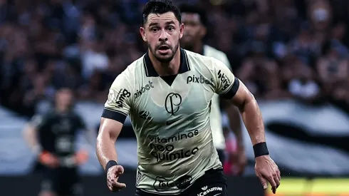 Giuliano jogador do Corinthians durante partida contra o Internacional no estadio Arena Corinthians pelo campeonato Brasileiro A 2023. Foto: Fabio Giannelli/AGIF
