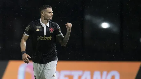 No Vasco, o centroavante alcança marca importante. Foto: Jorge Rodrigues/AGIF