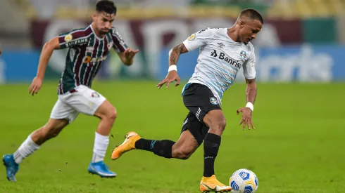 RJ – Rio de Janeiro – 17/07/2021 – BRASILEIRO A 2021, FLUMINENSE X GREMIO – Martinelli jogador do Fluminense disputa lance com Leo Pereira jogador do Gremio durante partida no estadio Maracana pelo campeonato Brasileiro A 2021. Foto: Thiago Ribeiro/AGIF