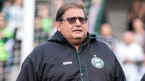 Guto Ferreira está de volta ao Coxa. Foto: Robson Mafra/AGIF
