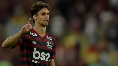 Zagueiro saiu do Flamengo e pode assinar contrato – Foto: Thiago Ribeiro/AGIF.

