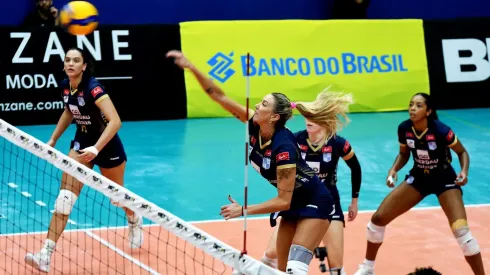 Pri Daroit no ataque pelo Minas. Foto: Mailson Santana/FFC