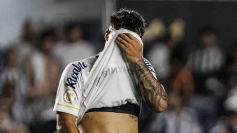 Marcos Leonardo jogador do Santos lamenta durante partida contra o Fortaleza no estadio Vila Belmiro pelo campeonato Brasileiro A 2023. Abner Dourado/AGIF
