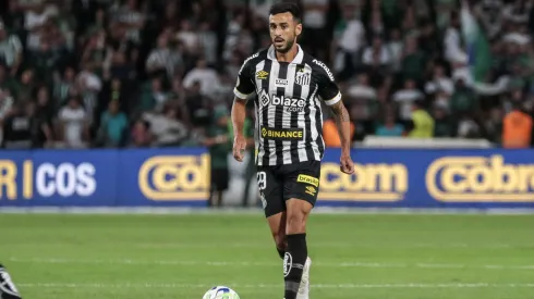 Foto: Robson Mafra/AGIF – Camacho não deve mais jogar pelo Santos 
