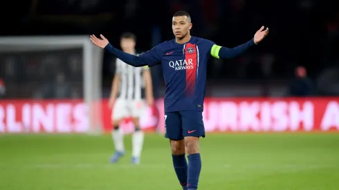 Kylian Mbappe, jogador do Paris Saint-Germain, durante jogo contra o Newcastle United FC na UEFA Champions League – Foto: Justin Setterfield/Getty Images
