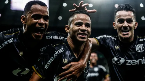 Erick, ex-jogador do Ceará, comemora seu gol durante a partida contra o Sergipe no estádio Arena Castelão pela Copa do Nordeste 2023 – Foto: Lucas Emanuel/AGIF
