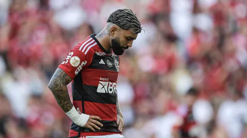 Gabigol, jogador do Flamengo, durante partida contra o América no estádio Maracanã pelo Campeonato Brasileiro – Foto: Thiago Ribeiro/AGIF
