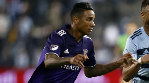 KANSAS CITY, KANSAS – APRIL 23:  Antonio Carlos #25 of Orlando City and Khiry Shelton #11 of Sporting Kansas City compete for the ball during the Major League Soccer game at Children's Mercy Park on April 23, 2021 in Kansas City, Kansas. (Photo by Jamie Squire/Getty Images)

