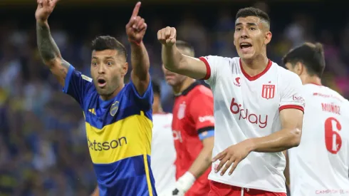 BUENOS AIRES, ARGENTINA - OCTOBER 28: Lucas Janson of Boca Juniors and Zaid Romero of Estudiantes gesture during a match between Boca Juniors and Estudiantes as part of Group B of Copa de la Liga Profesional 2023 at Estadio Alberto J. Armando on October 28, 2023 in Buenos Aires, Argentina. (Photo by Daniel Jayo/Getty Images)