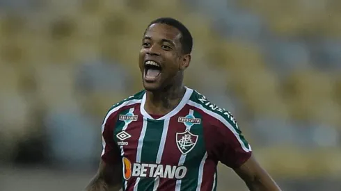 Caio Paulista jogador do Fluminense comemora seu gol durante partida contra o Coritiba no estadio Maracana pelo campeonato Brasileiro A 2022. Thiago Ribeiro/AGIF
