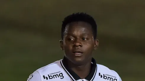 Cazares deve jogar no Santos em 2024. Foto: Thiago Ribeiro/AGIF