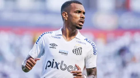 Foto: Marcello Zambrana/AGIF – Lucas Pires pode jogar em rival do Santos
