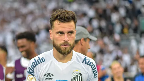 RJ - RIO DE JANEIRO - 26/11/2023 - BRASILEIRO A 2023, BOTAFOGO X SANTOS - Lucas Lima jogador do Santos durante partida contra o Botafogo no estadio Engenhao pelo campeonato Brasileiro A 2023. Foto: Thiago Ribeiro/AGIF