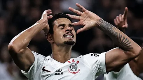 jogador do Corinthians lamenta durante partida contra o America-MG no estadio Arena Corinthians pelo campeonato Brasileiro A 2023. 
