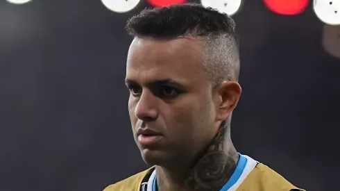 Foto: Thiago Ribeiro/AGIF - Luan em partida do Grêmio no Campeonato Brasileiro