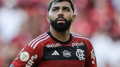 Gabigol conversou com pessoas próximas sobre seu futuro – Foto: Thiago Ribeiro/AGIF
