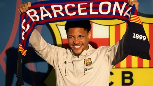 Apresentação de Vitor Roque aconteceu logo após o ano novo em Barcelona, na Espanha (Foto: David Ramos/Getty Images)