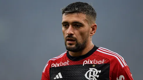 Arrascaeta jogador do Flamengo durante partida contra o Fluminense no estádio Maracanã pelo campeonato Brasileiro A 2023. Foto: Thiago Ribeiro/AGIF
