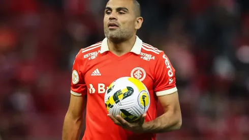 RS – Porto Alegre – 14/08/2022 – BRASILEIRO A 2022, INTERNACIONAL X FLUMINENSE – Gabriel Mercado jogador do Internacional durante partida contra o Fluminense no estadio Beira-Rio pelo campeonato Brasileiro A 2022. Foto: Pedro H. Tesch/AGIF
