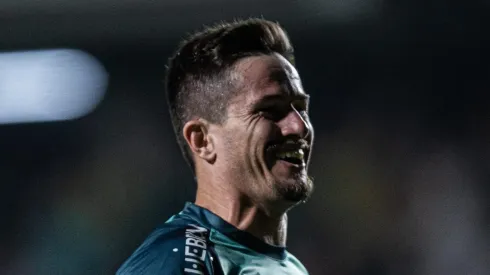 Tadeu é a bola da vez no Santos. Foto: Heber Gomes/AGIF