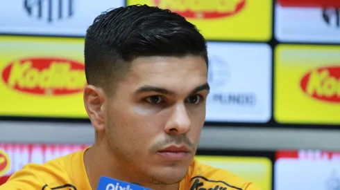 O jogador foi liberado pelo Santos e não vai se reapresentar