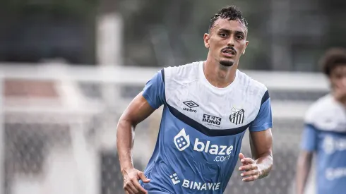 Pituca falou que pode ser capitão e deu 'recado' a Otero e Cazares – Foto: Raul Baretta/Santos
