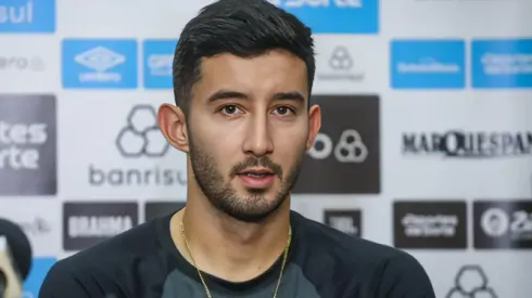 Villasanti, meia do Grêmio em coletiva - Foto: Lucas Uebel / Grêmio FBPA