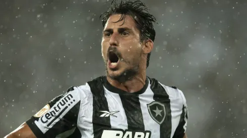Gabriel Pires terminou temporada em baixa no Botafogo. Foto: Jorge Rodrigues/AGIF
