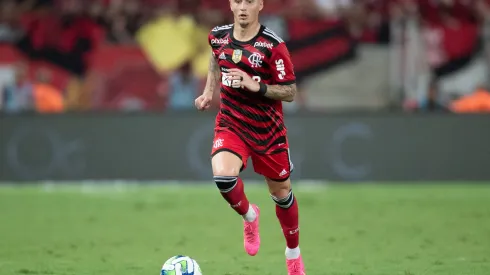 Foto: Gil Gomes/AGIF - Varela foi bem na estreia do Flamengo em 2024