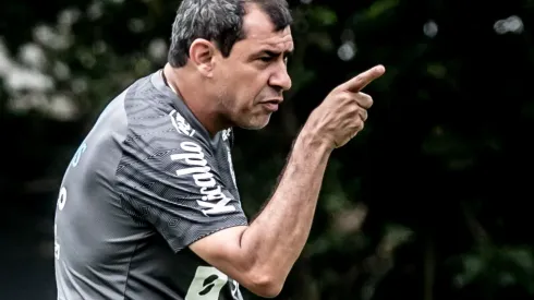 Carille autorizou mais uma saída do elenco do Santos de 2023 – Foto: Ivan Storti/Santos

