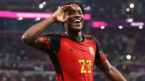 Foto: Clive Brunskill/Getty Images – Batshuayi comemorando gol pela Seleção Belga, na Copa do Mundo de 2022
