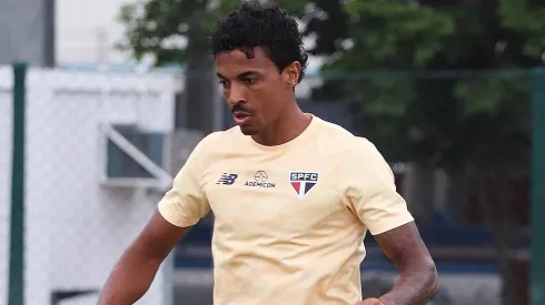 Luiz Gustavo em treinamento pelo São Paulo. Foto: Twitter \ São Paulo