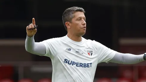 Thiago Carpini não contará com volante negociado com futebol argentino. Foto: Rubens Chiri / saopaulofc