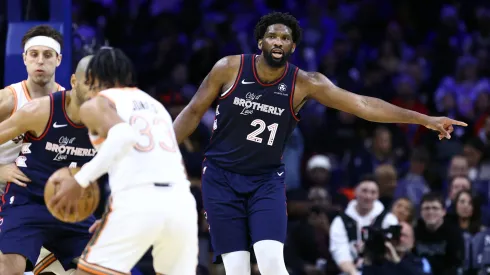 Os Sixers visitaram os Spurs na rodada de segunda-feira (22) na NBA (Foto: Tim Nwachukwu/Getty Images)
