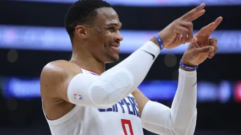 Russell Westbrook em ação pelo Los Angeles Clippers na Crypto.com Arena,<br />
pela temporada regular da NBA (Foto: Harry How/Getty Images)