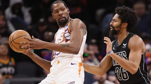Kevin Durant em quadra pelo Phoenix Suns contra o Brooklyn Nets (Foto: Christian Petersen/Getty Images)

