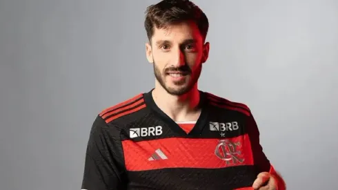 Foto: Igor Coelho/Flamengo – Viña foi regularizado como jogador do Flamengo
