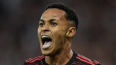 Foto: Thiago Ribeiro/AGIF – Lázaro quando atuava pelo Flamengo
